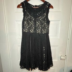 McGinn Black Lace Front Button Peter Pan Collar Sleeveless Dress Size 4